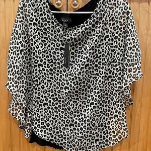 Leopard open side shirt. Nwt and very cute